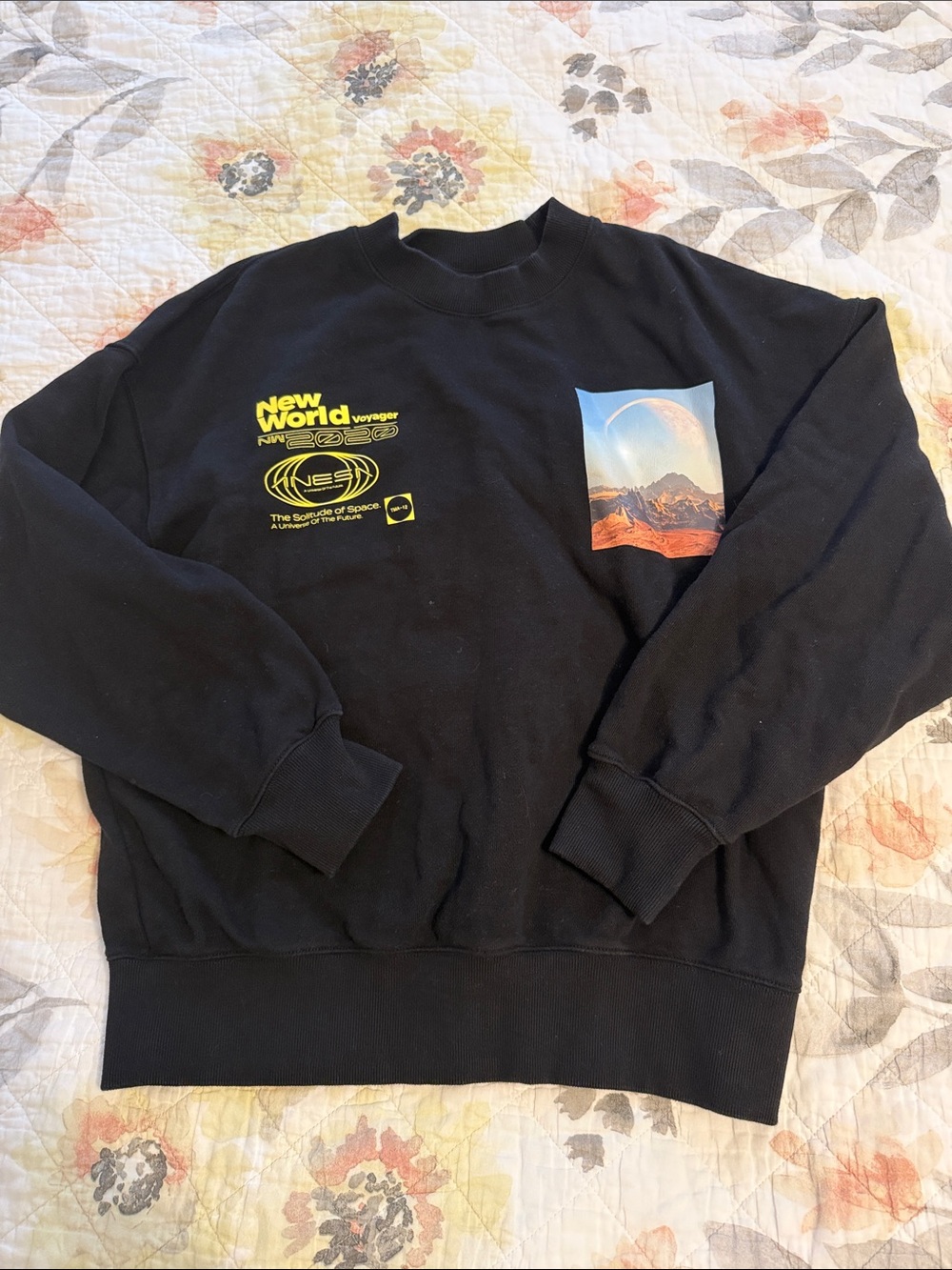 Voyager Graphic Black Crewneck Sweatshirt